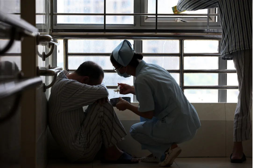 护理精神疾病患者需要注意哪些事项?